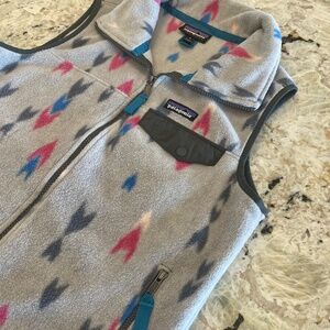 Patagonia Synchilla Snap Pocket Vest Arrow Patterned Pink Medium Gray Outdoors S